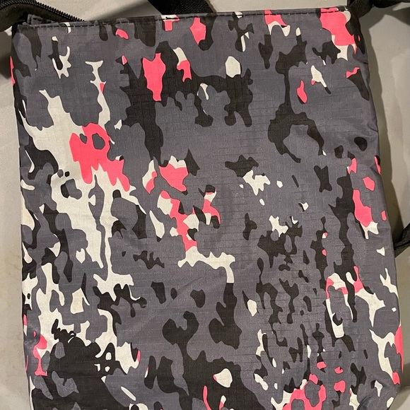 Women’s crossbody bag. New without tags. - Picture 2 of 3